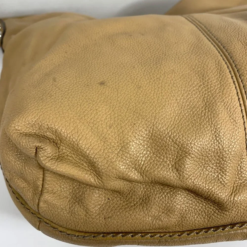 TIGNANELLO Camel Tan Leather Zipper Magnetic Closure Hobo Saddle Shoulder Bag
